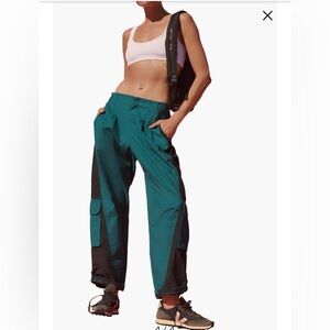 NWOT FREE PEOPLE MESMERIZED ME COLOR BLOCK CARGO PANTS SIZE SMALL